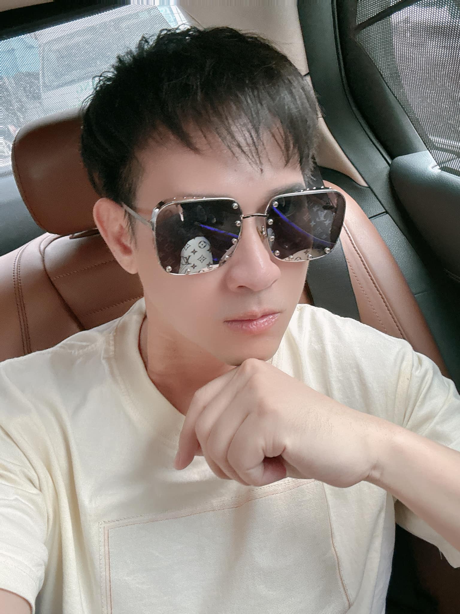 Ngoại hình ca sĩ giữ chức Viện phó, thỉnh thoảng chốt đơn một căn nhà, 50 tuổi rất giàu nhưng chưa vợ con- Ảnh 8. Ngoại hình ca sĩ giữ chức Viện phó, thỉnh thoảng chốt đơn một căn nhà, 50 tuổi rất giàu nhưng chưa vợ con- Ảnh 8.