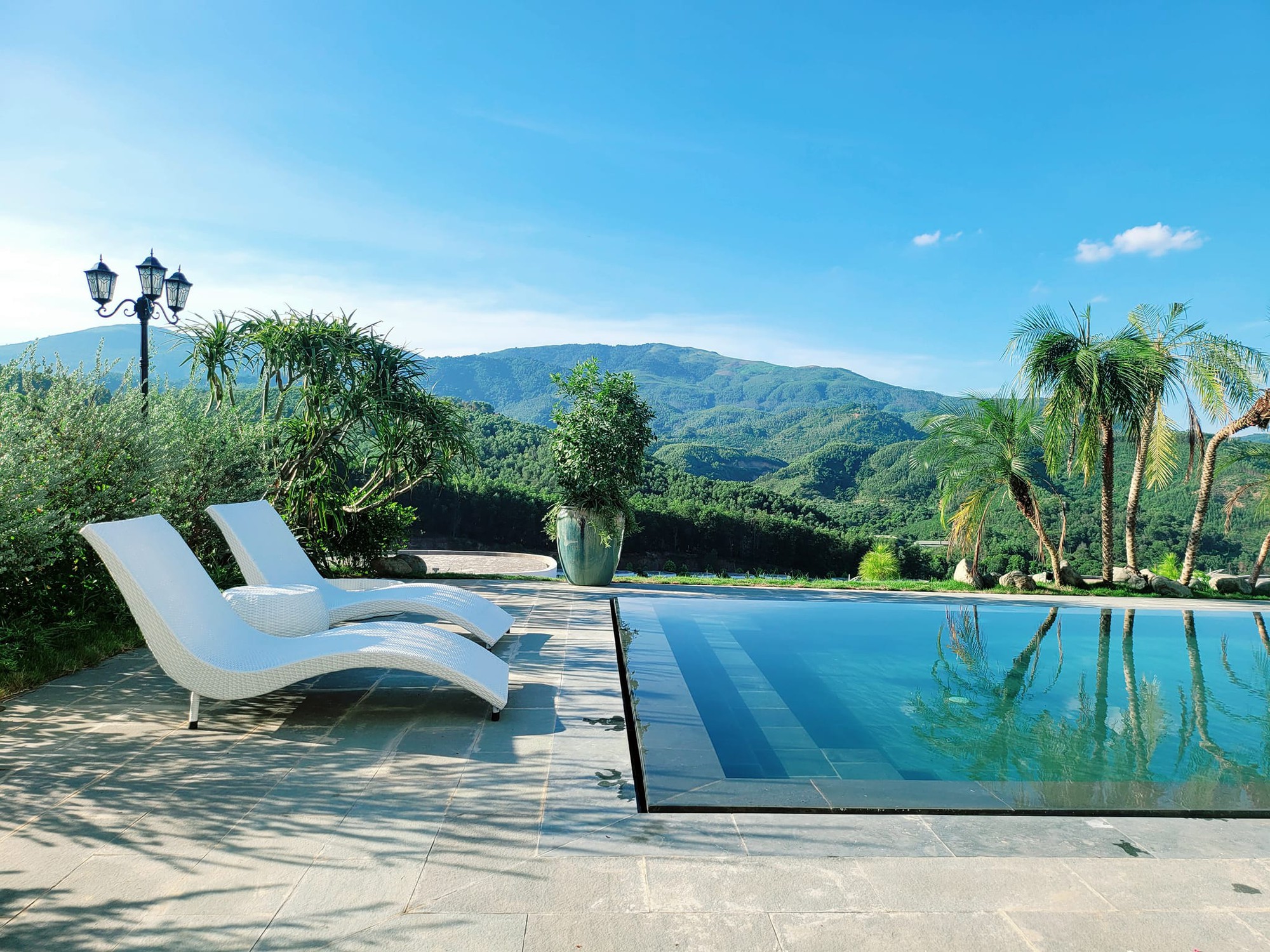 Ngoại hình của nam nghệ sĩ hào hoa, yêu vợ bậc nhất showbiz, có nhà từ Hà Nội đến Hưng Yên, Phú Thọ- Ảnh 12.