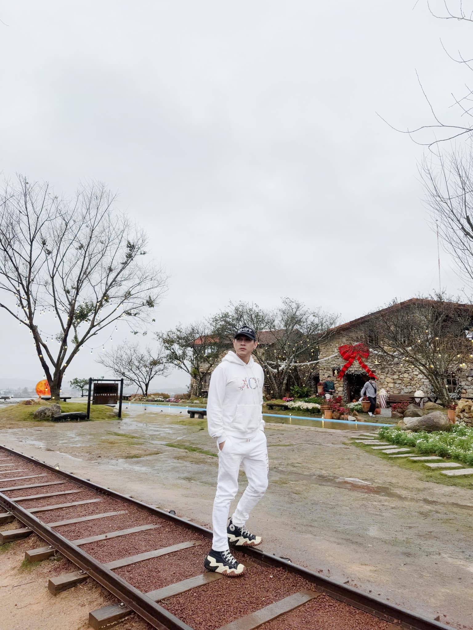 Ngoại hình ca sĩ giữ chức Viện phó, thỉnh thoảng chốt đơn một căn nhà, 50 tuổi rất giàu nhưng chưa vợ con- Ảnh 11. Ngoại hình ca sĩ giữ chức Viện phó, thỉnh thoảng chốt đơn một căn nhà, 50 tuổi rất giàu nhưng chưa vợ con- Ảnh 11.