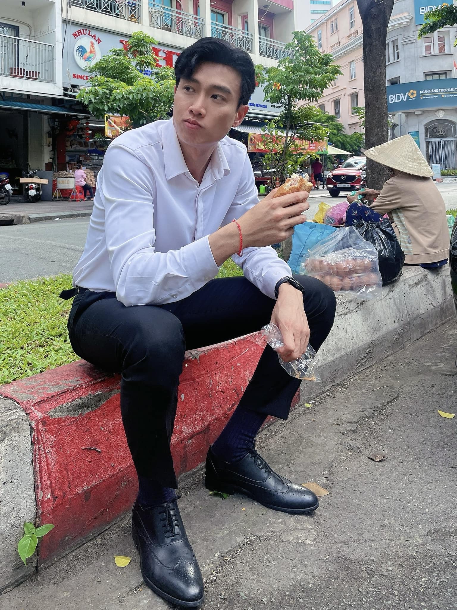 Ngoại hình nam nghệ sĩ sở hữu 2 biệt thự 70 tỷ ở TP.HCM - Cần Thơ, bị đồn đào hoa nhưng U40 chưa vợ- Ảnh 1.