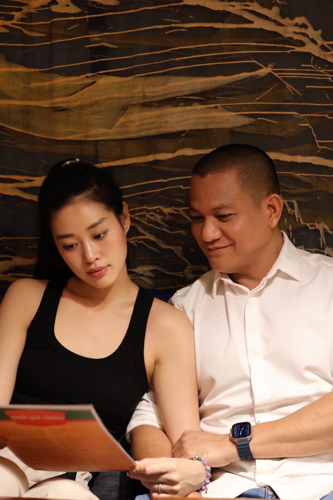 Hoa hậu Việt lấy chồng hơn 17 tuổi đã có con riêng, lộ thái độ thật ngay tại đám cưới- Ảnh 7.