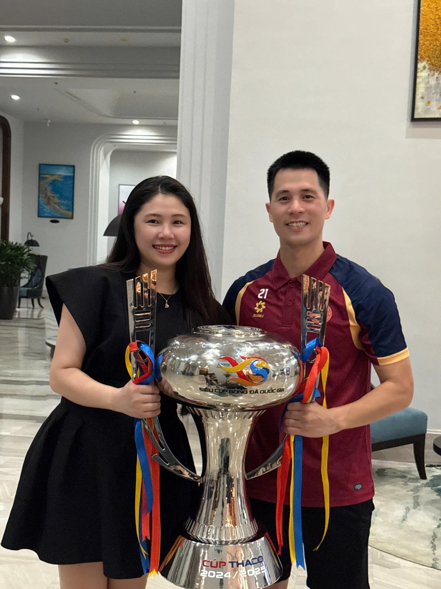 Cầu thủ nổi tiếng cưới cô gái Điện Biên, 2 năm sau cuộc sống khiến ai cũng ngưỡng mộ- Ảnh 4. Cầu thủ nổi tiếng cưới cô gái Điện Biên, 2 năm sau cuộc sống khiến ai cũng ngưỡng mộ- Ảnh 4.