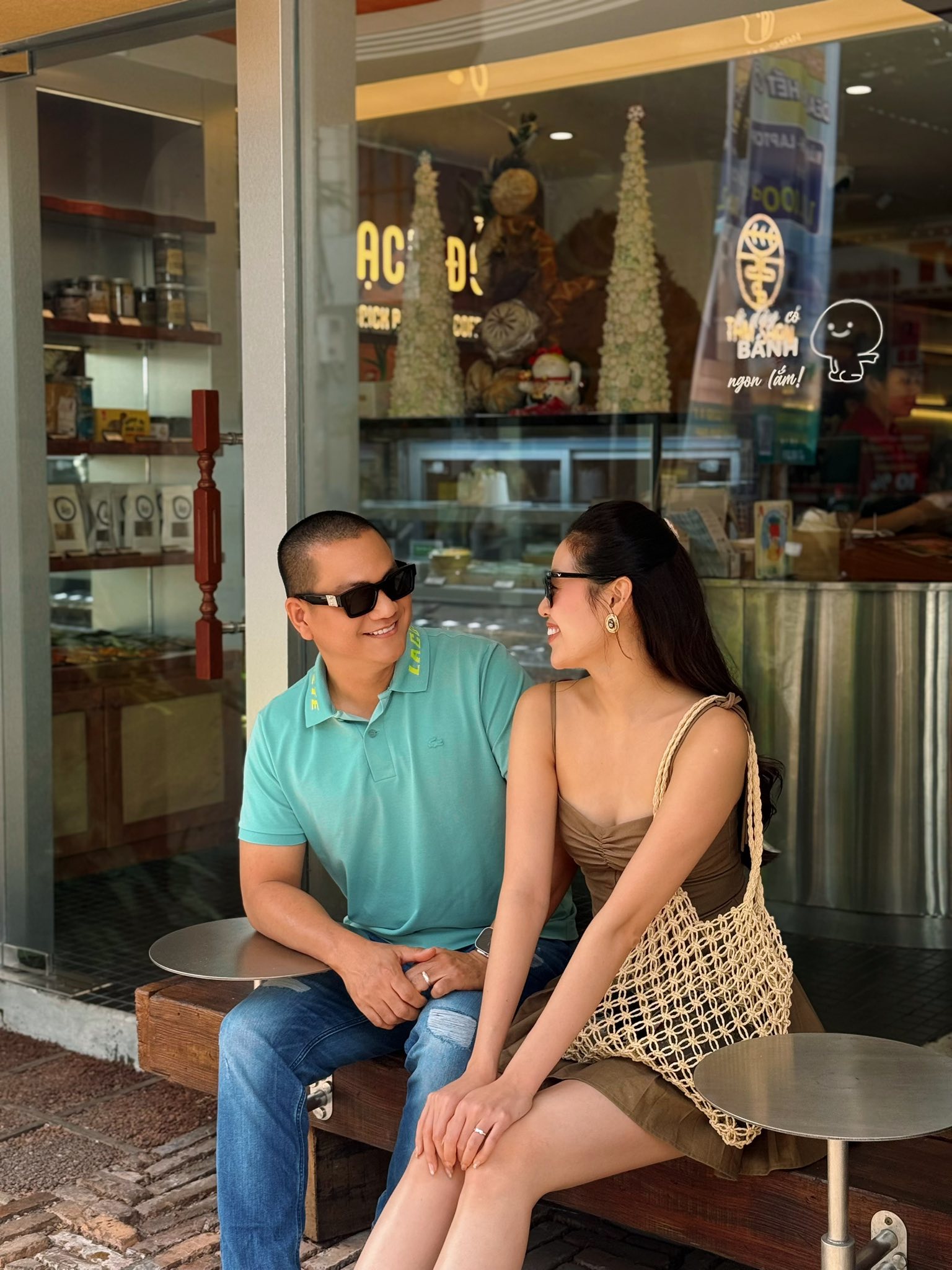 Hoa hậu Việt lấy chồng hơn 17 tuổi đã có con riêng, lộ thái độ thật ngay tại đám cưới- Ảnh 8.