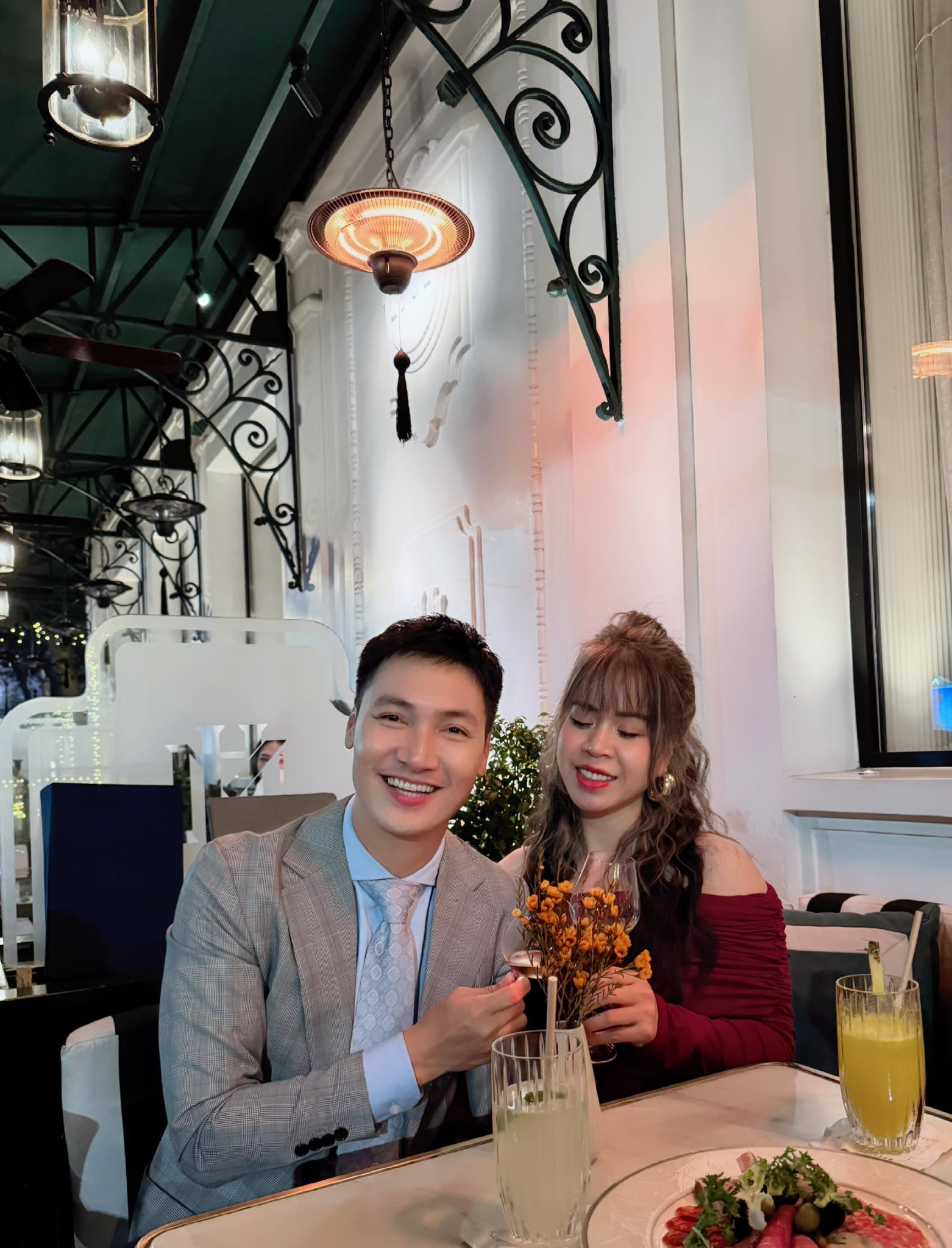 Ngoại hình của nam nghệ sĩ hào hoa, yêu vợ bậc nhất showbiz, có nhà từ Hà Nội đến Hưng Yên, Phú Thọ- Ảnh 4.