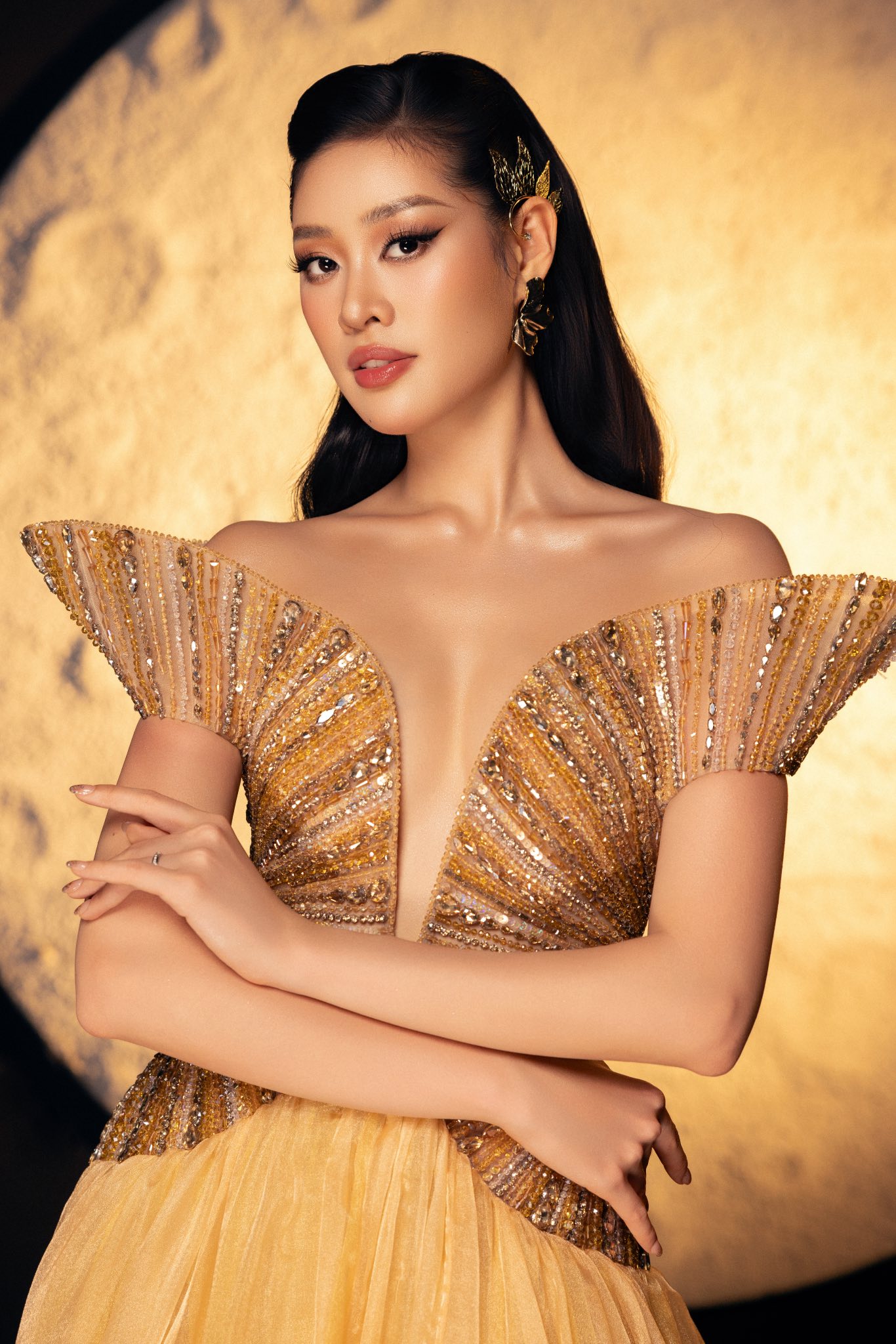 Hoa hậu Việt lấy chồng hơn 17 tuổi đã có con riêng, lộ thái độ thật ngay tại đám cưới- Ảnh 1.