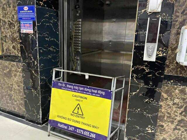 Bé trai ném dép làm hỏng thang máy chung cư ở Hà Nội: Gia đình lên tiếng về việc bồi thường- Ảnh 2. Bé trai ném dép làm hỏng thang máy chung cư ở Hà Nội: Gia đình lên tiếng về việc bồi thường- Ảnh 2.