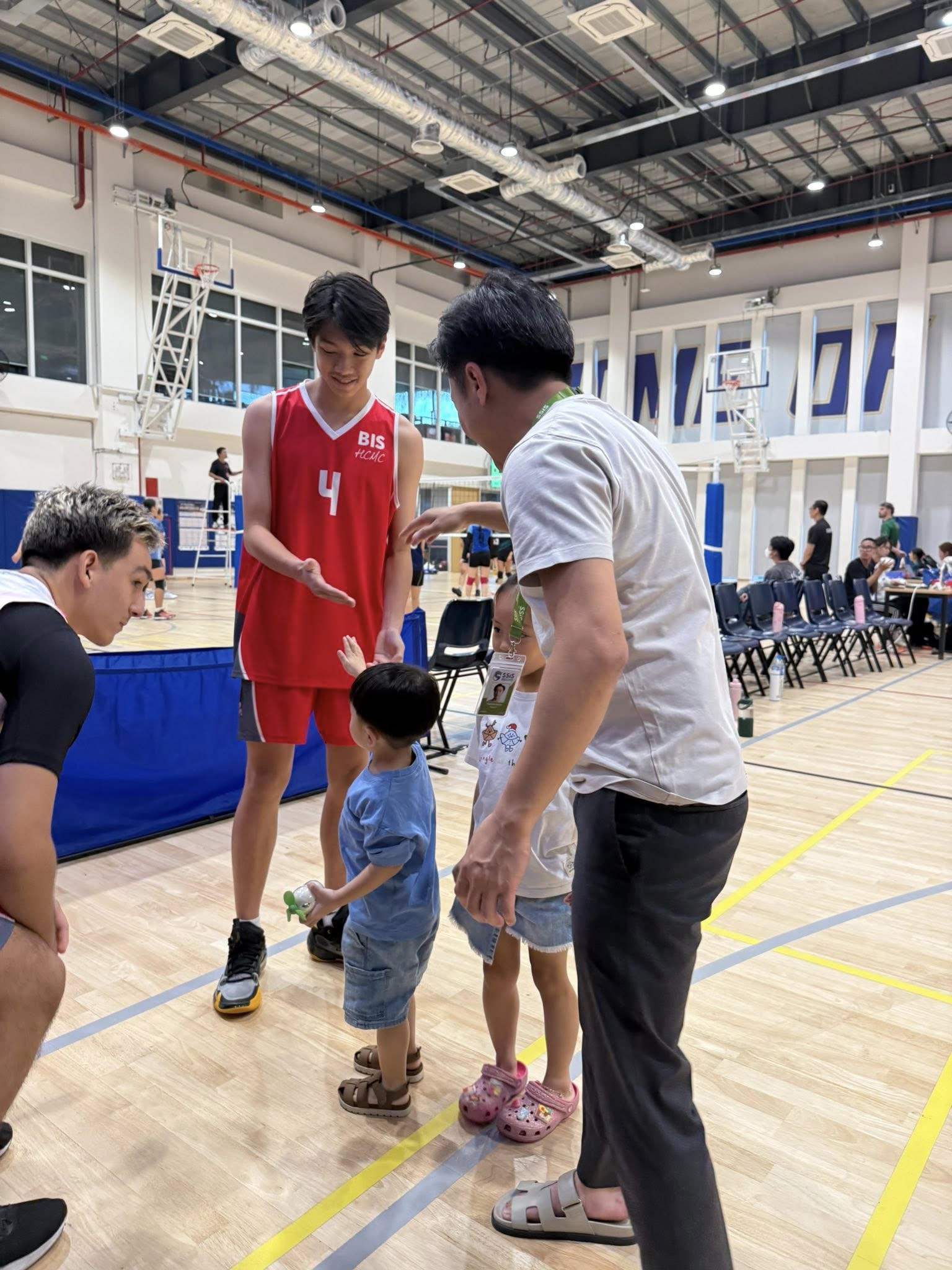 Mê cái cách cậu út Sutin quan tâm chị Suchin bị ốm, bố Cường Đô La - mẹ Đàm Thu Trang dạy con khéo ghê!- Ảnh 9.