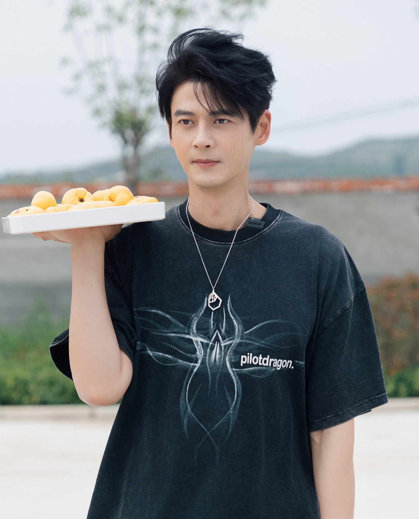 Mỹ nam U50 trẻ như 20, hủy hôn với nàng thơ kém 19 tuổi về quê nuôi cua- Ảnh 7. Mỹ nam U50 trẻ như 20, hủy hôn với nàng thơ kém 19 tuổi về quê nuôi cua- Ảnh 7.