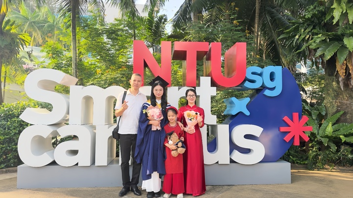 Cô gái Hà Nội tốt nghiệp thủ khoa ngành Kỹ thuật thông tin tại Singapore- Ảnh 3.