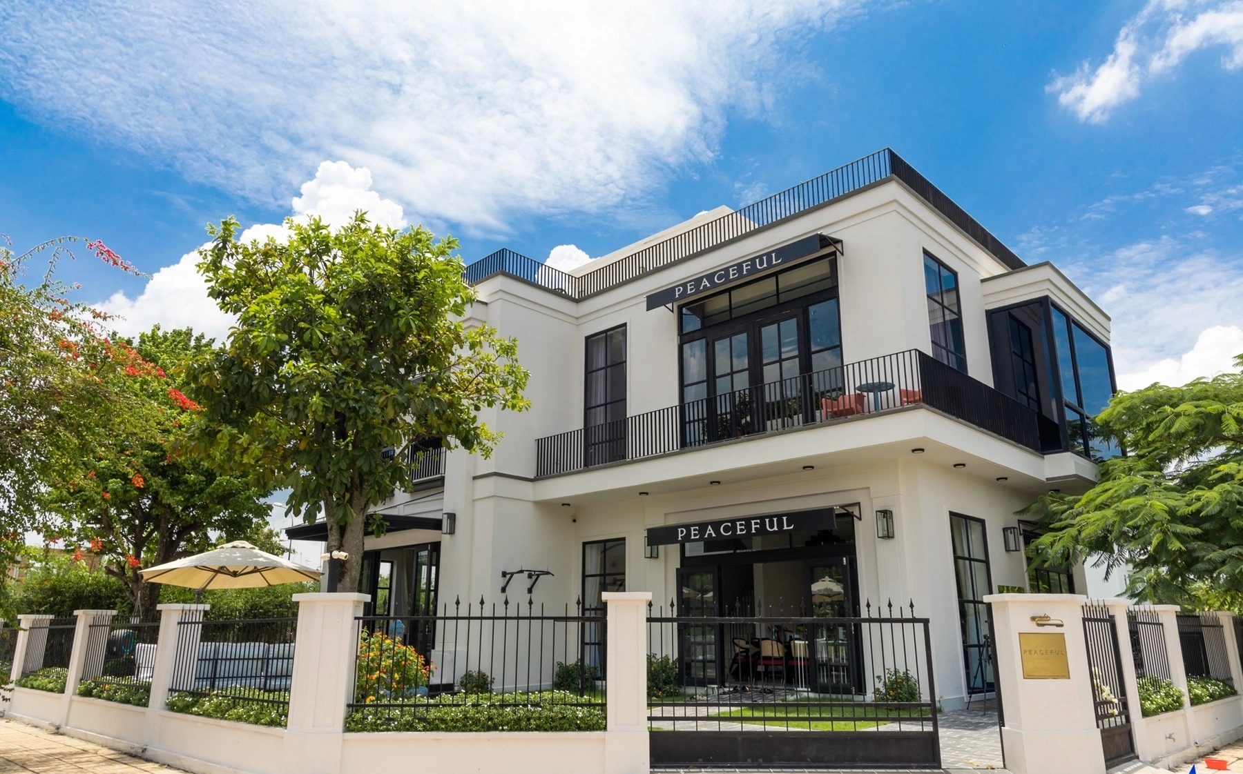 Ngoại hình nam nghệ sĩ sở hữu 2 biệt thự 70 tỷ ở TP.HCM - Cần Thơ, bị đồn đào hoa nhưng U40 chưa vợ- Ảnh 7.