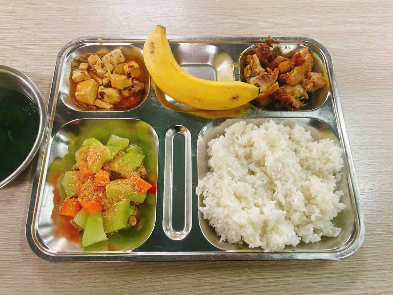 Hà Nội có 1 ngôi trường: Nơi mỗi bữa ăn không chỉ no - ngon - sạch mà còn là những bài học cực hay về kỹ năng và giá trị sống- Ảnh 3. Hà Nội có 1 ngôi trường: Nơi mỗi bữa ăn không chỉ no - ngon - sạch mà còn là những bài học cực hay về kỹ năng và giá trị sống- Ảnh 3.