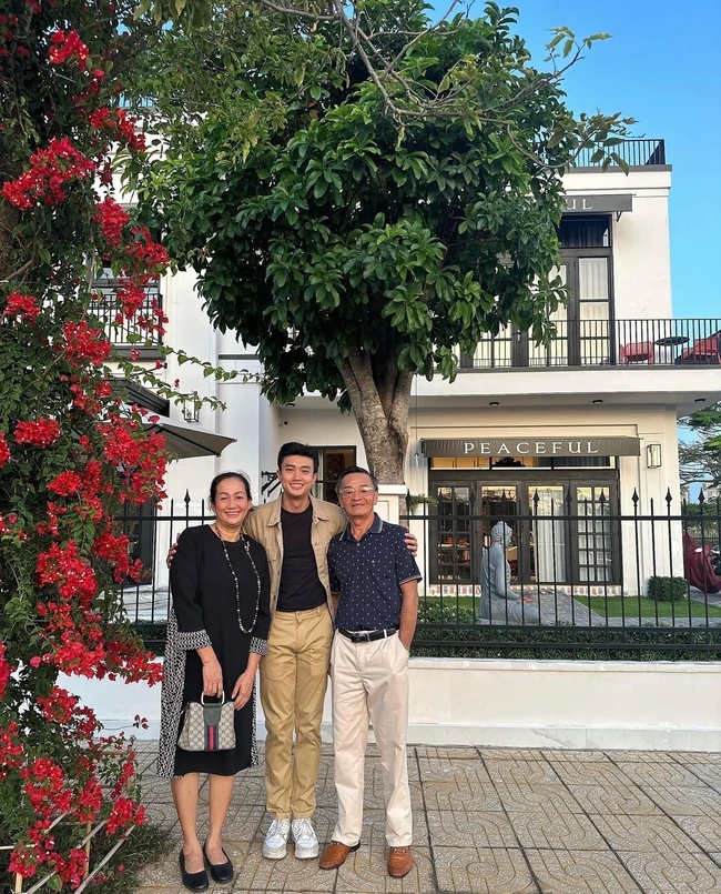 Ngoại hình nam nghệ sĩ sở hữu 2 biệt thự 70 tỷ ở TP.HCM - Cần Thơ, bị đồn đào hoa nhưng U40 chưa vợ- Ảnh 8.