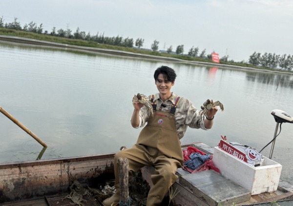 Mỹ nam U50 trẻ như 20, hủy hôn với nàng thơ kém 19 tuổi về quê nuôi cua- Ảnh 13. Mỹ nam U50 trẻ như 20, hủy hôn với nàng thơ kém 19 tuổi về quê nuôi cua- Ảnh 13.