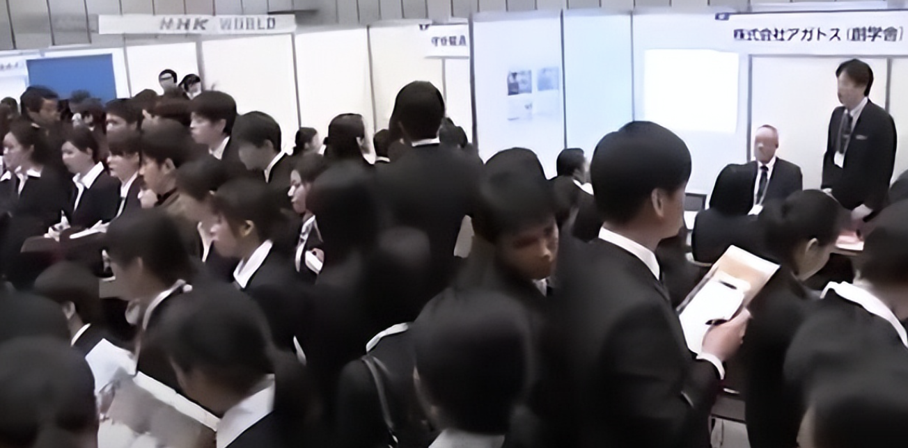 Bằng đại học Nhật Bản đã từng “quý như vàng” - Vì sao giờ trở nên mờ nhạt?- Ảnh 1.