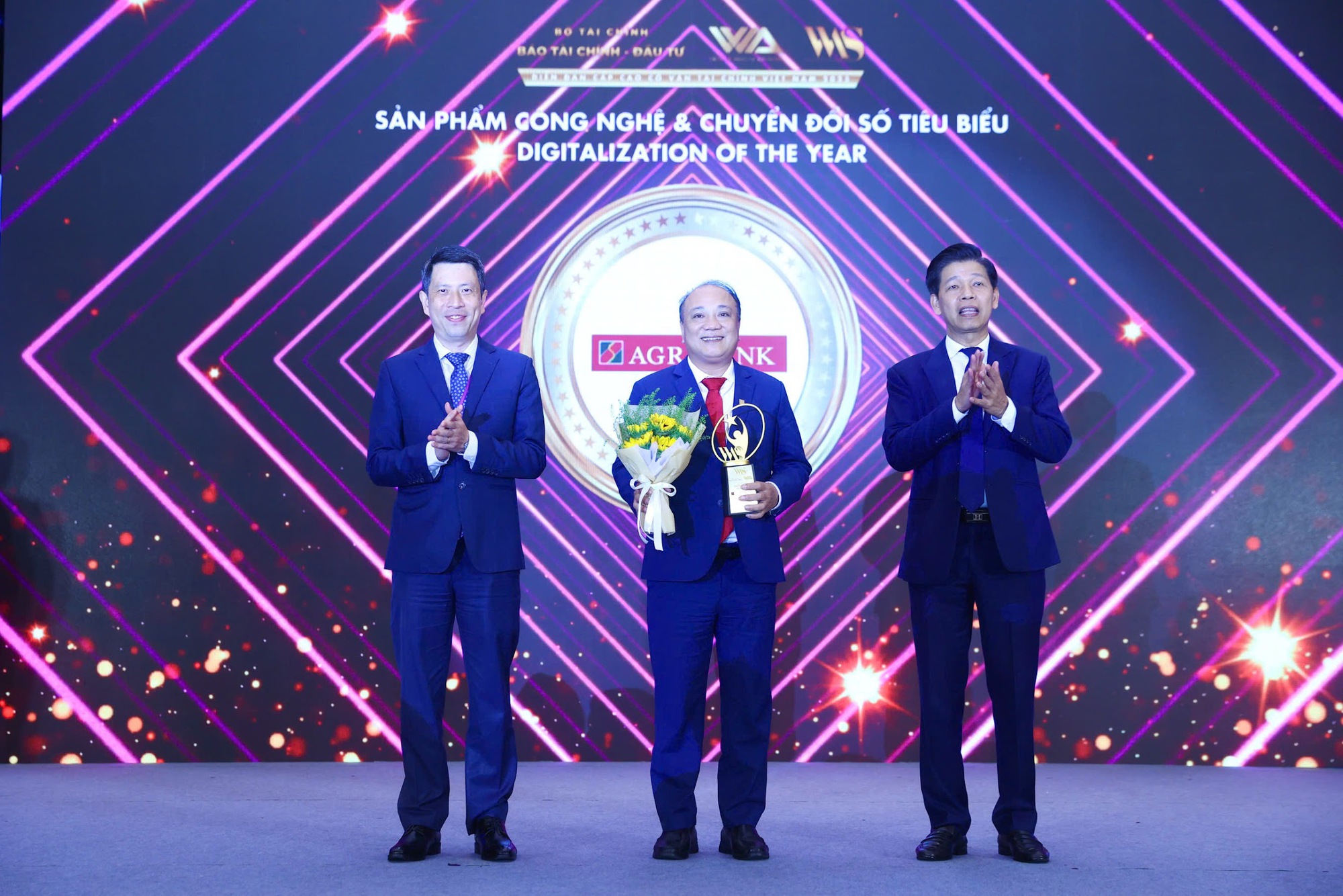 Agribank được vinh danh 3 sản phẩm, dịch vụ tài chính tiêu biểu năm 2025, khẳng định vị thế dẫn đầu- Ảnh 1.