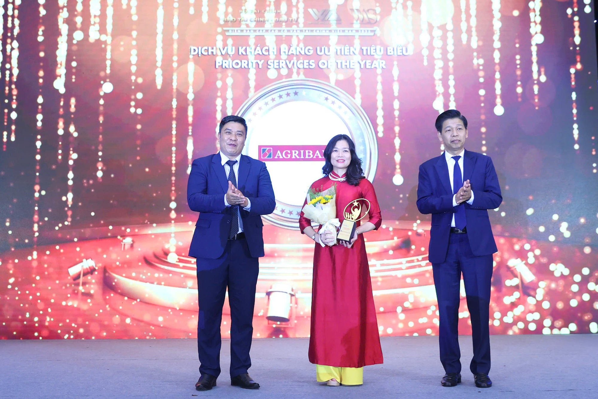 Agribank được vinh danh 3 sản phẩm, dịch vụ tài chính tiêu biểu năm 2025, khẳng định vị thế dẫn đầu- Ảnh 3.