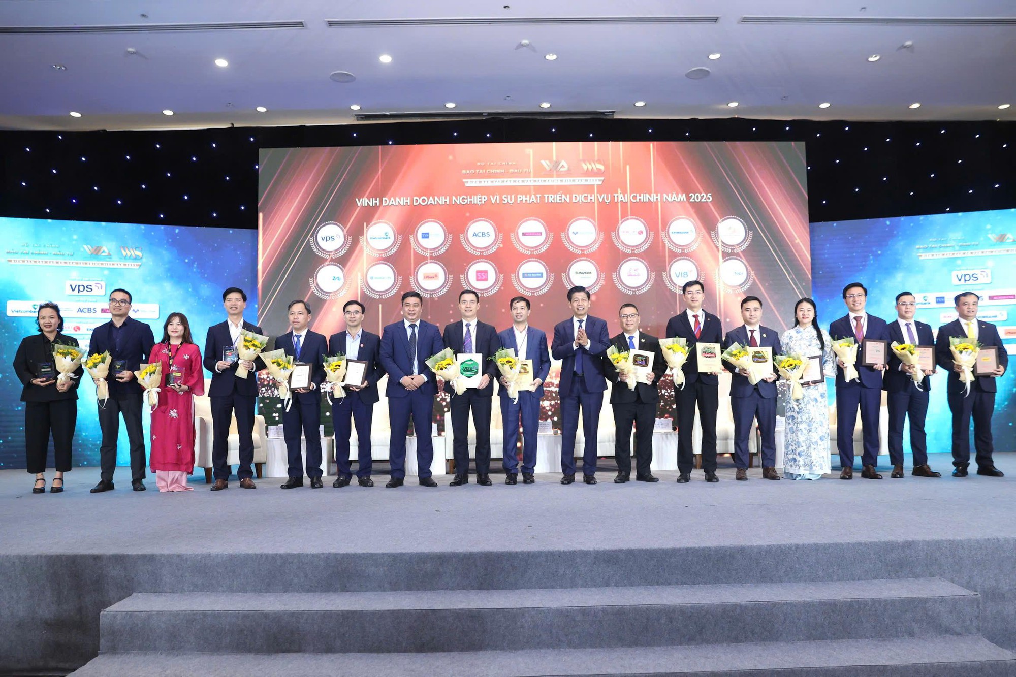 Agribank được vinh danh 3 sản phẩm, dịch vụ tài chính tiêu biểu năm 2025, khẳng định vị thế dẫn đầu- Ảnh 4.