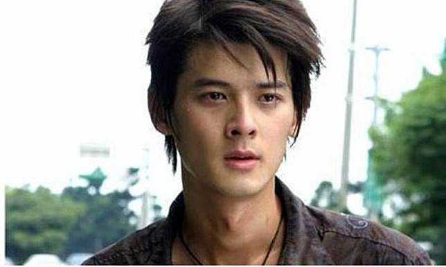 Mỹ nam U50 trẻ như 20, hủy hôn với nàng thơ kém 19 tuổi về quê nuôi cua- Ảnh 2. Mỹ nam U50 trẻ như 20, hủy hôn với nàng thơ kém 19 tuổi về quê nuôi cua- Ảnh 2.