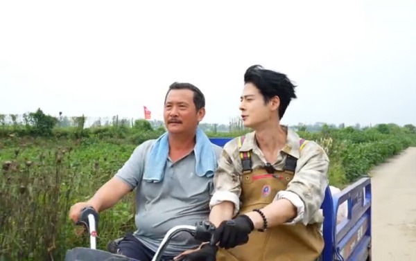 Mỹ nam U50 trẻ như 20, hủy hôn với nàng thơ kém 19 tuổi về quê nuôi cua- Ảnh 17. Mỹ nam U50 trẻ như 20, hủy hôn với nàng thơ kém 19 tuổi về quê nuôi cua- Ảnh 17.