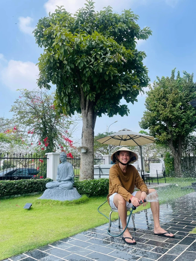 Ngoại hình nam nghệ sĩ sở hữu 2 biệt thự 70 tỷ ở TP.HCM - Cần Thơ, bị đồn đào hoa nhưng U40 chưa vợ- Ảnh 6.