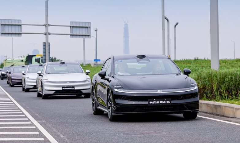 Hãng xe xây nhà máy tại Huế ra mắt sedan điện sạc nhanh trong 12 phút: Một lần sạc đi 630 km, giá khởi điểm hơn 400 triệu đồng- Ảnh 1.