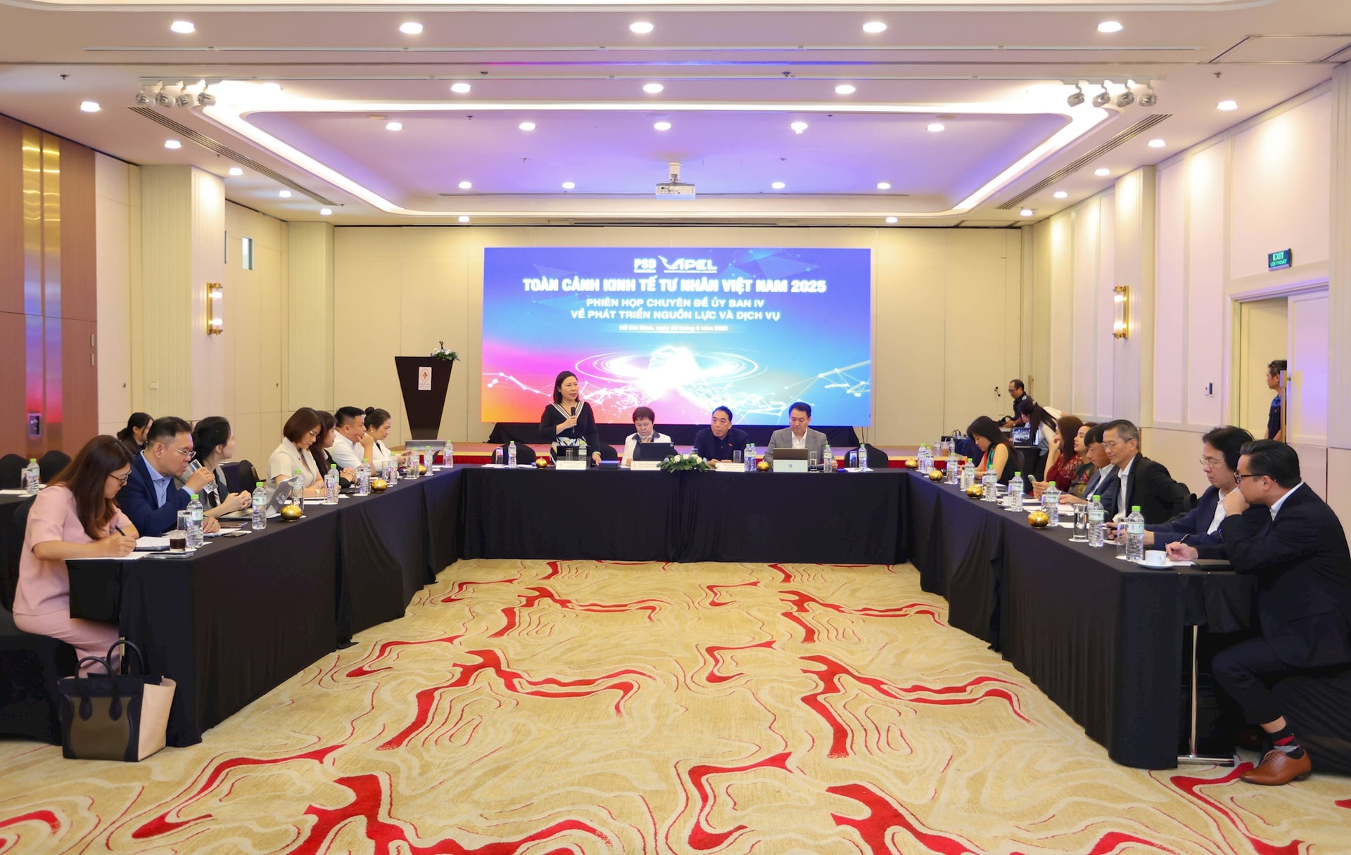 Các "nữ tướng" hiến kế thúc đẩy kinh tế tư nhân: Từ trăn trở trà Việt của Chủ tịch Thái Hưng đến đề xuất Hệ sinh thái du lịch - lifestyle của Chủ tịch PNJ Cao Thị Ngọc Dung- Ảnh 1.