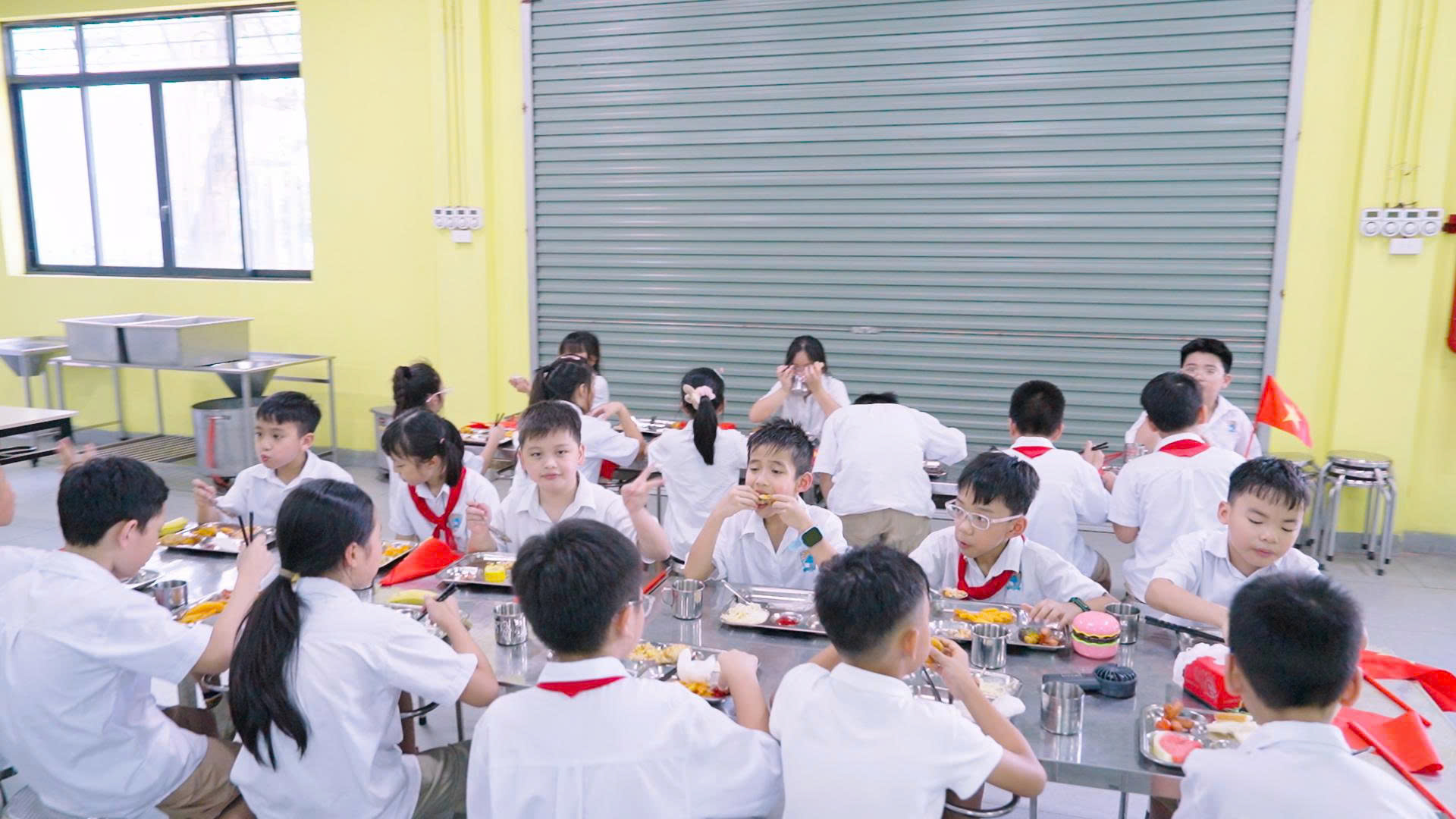 Hà Nội có 1 ngôi trường: Nơi mỗi bữa ăn không chỉ no - ngon - sạch mà còn là những bài học cực hay về kỹ năng và giá trị sống- Ảnh 5. Hà Nội có 1 ngôi trường: Nơi mỗi bữa ăn không chỉ no - ngon - sạch mà còn là những bài học cực hay về kỹ năng và giá trị sống- Ảnh 5.