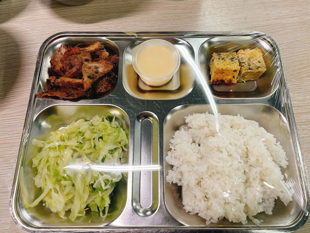 Hà Nội có 1 ngôi trường: Nơi mỗi bữa ăn không chỉ no - ngon - sạch mà còn là những bài học cực hay về kỹ năng và giá trị sống- Ảnh 2. Hà Nội có 1 ngôi trường: Nơi mỗi bữa ăn không chỉ no - ngon - sạch mà còn là những bài học cực hay về kỹ năng và giá trị sống- Ảnh 2.