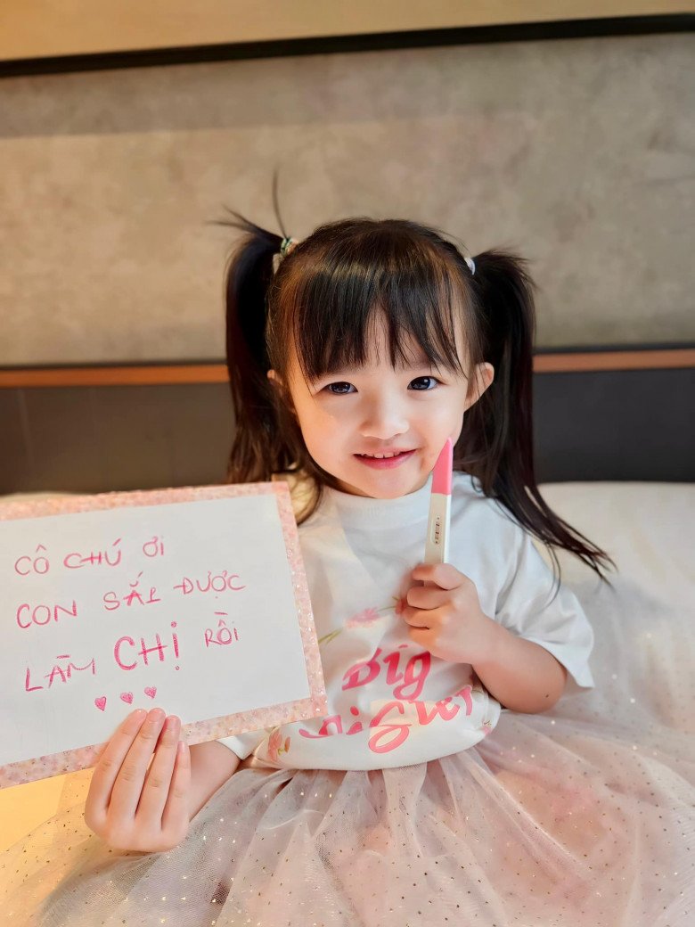 Đông Nhi - Ông Cao Thắng lần đầu đưa con gái Winnie lên sân khấu: Cực phẩm ngoan xinh yêu khiến khán giả mê mẩn!- Ảnh 5. Đông Nhi - Ông Cao Thắng lần đầu đưa con gái Winnie lên sân khấu: Cực phẩm ngoan xinh yêu khiến khán giả mê mẩn!- Ảnh 5.