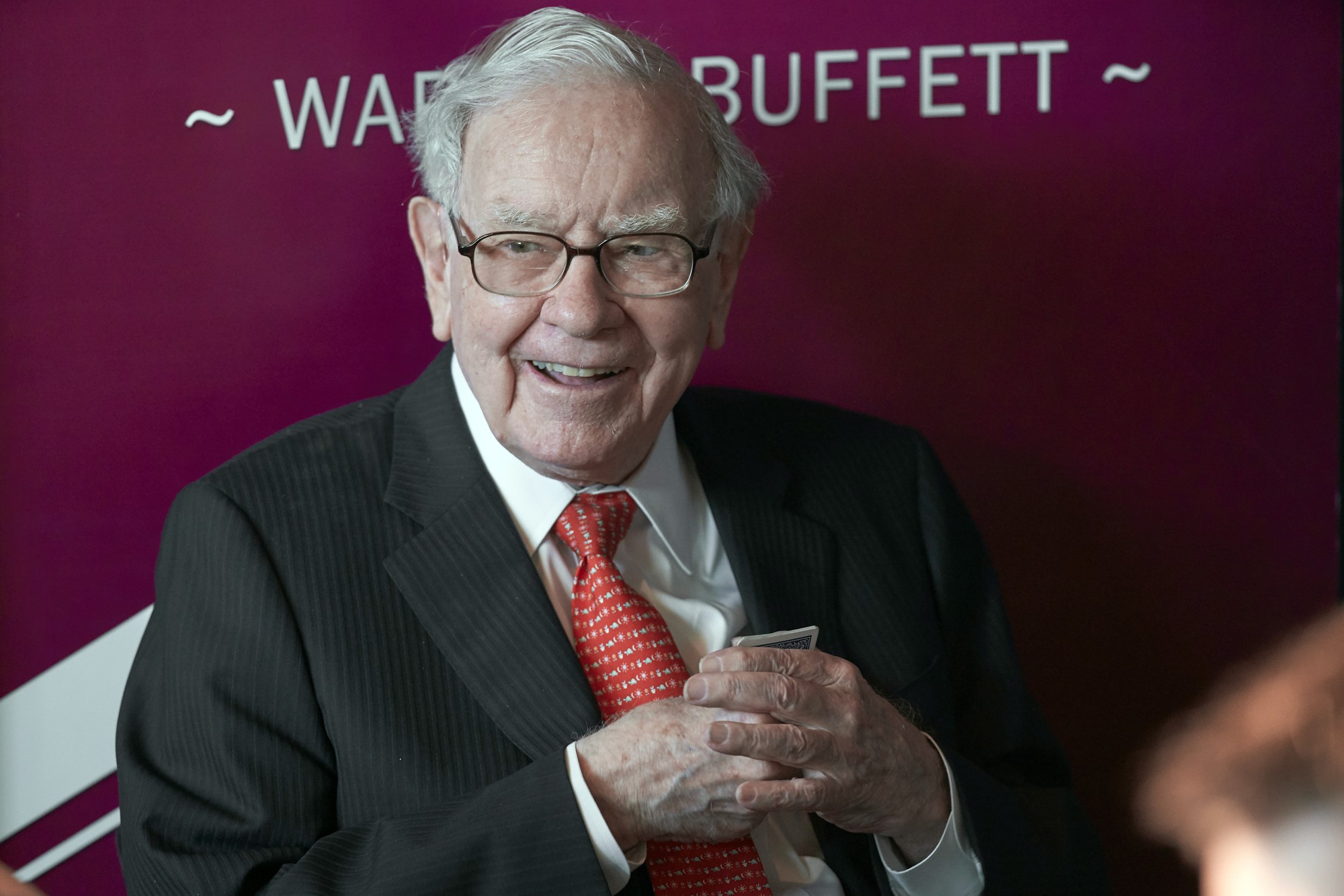 Ngược mọi lời khuyên dinh dưỡng, Warren Buffett vẫn sống khỏe ở tuổi 95: Ăn như trẻ 6 tuổi, sống vui như thanh niên- Ảnh 1.