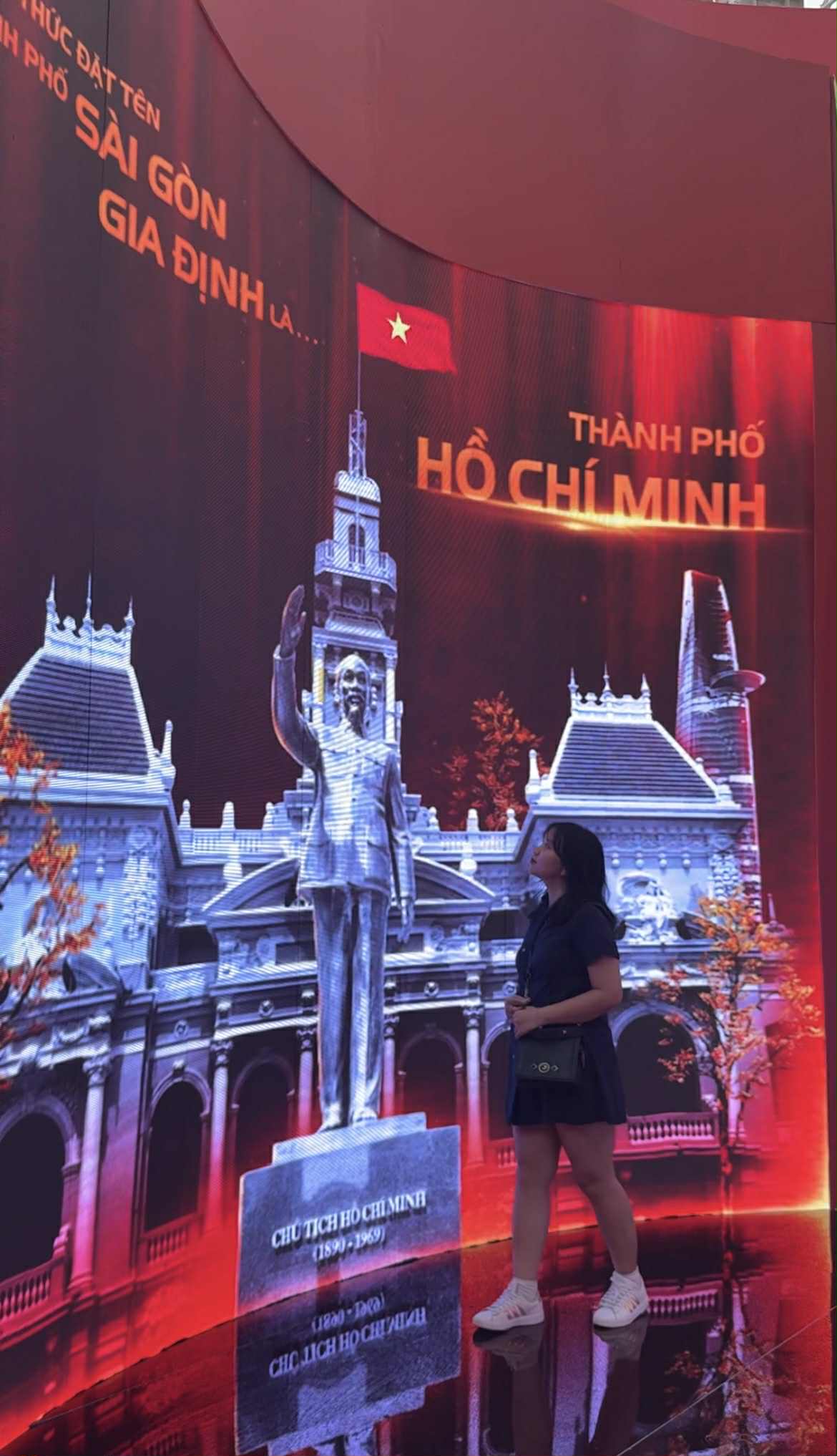 Lái ô tô từ Hải Phòng đi Hà Nội chơi lễ, gia đình 8 người chuẩn bị 80 triệu: "Tốn bao nhiêu tiền cũng không tiếc"- Ảnh 1. Lái ô tô từ Hải Phòng đi Hà Nội chơi lễ, gia đình 8 người chuẩn bị 80 triệu: "Tốn bao nhiêu tiền cũng không tiếc"- Ảnh 1.