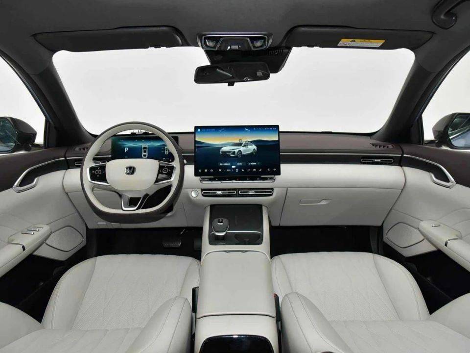 'Ông trùm' xe tải tại Việt Nam trình làng mẫu sedan ngang cỡ Honda Civic: tiêu thụ 6,2L/100 km, giá rẻ hơn cả Kia Morning- Ảnh 3. 'Ông trùm' xe tải tại Việt Nam trình làng mẫu sedan ngang cỡ Honda Civic: tiêu thụ 6,2L/100 km, giá rẻ hơn cả Kia Morning- Ảnh 3.