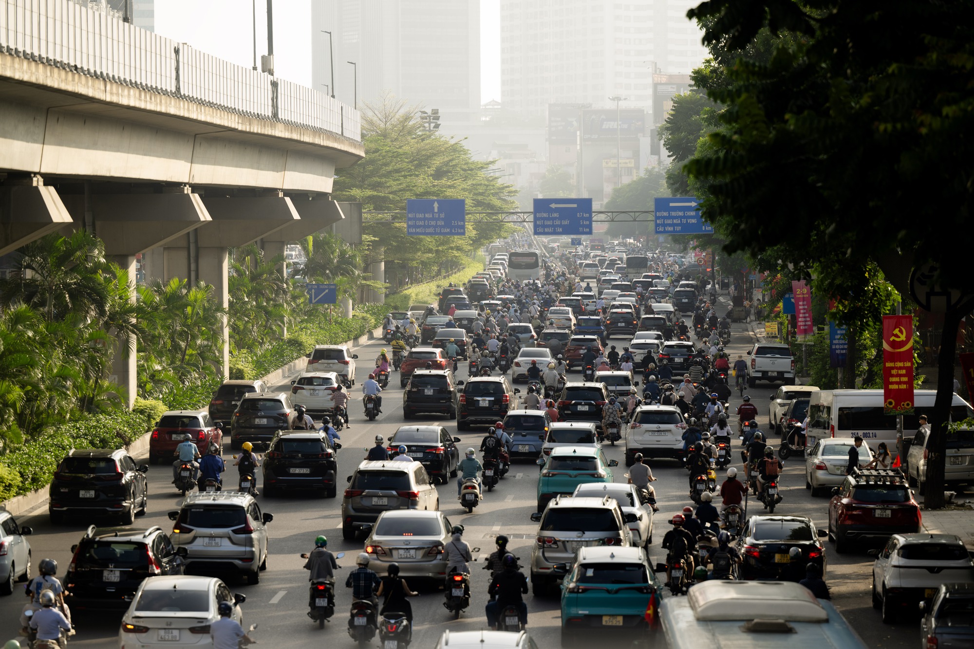 Mệt mỏi, chùn chân giữa biển ùn tắc ngày đầu đi làm trở lại sau kỳ nghỉ lễ 2/9- Ảnh 8. Mệt mỏi, chùn chân giữa biển ùn tắc ngày đầu đi làm trở lại sau kỳ nghỉ lễ 2/9- Ảnh 8.