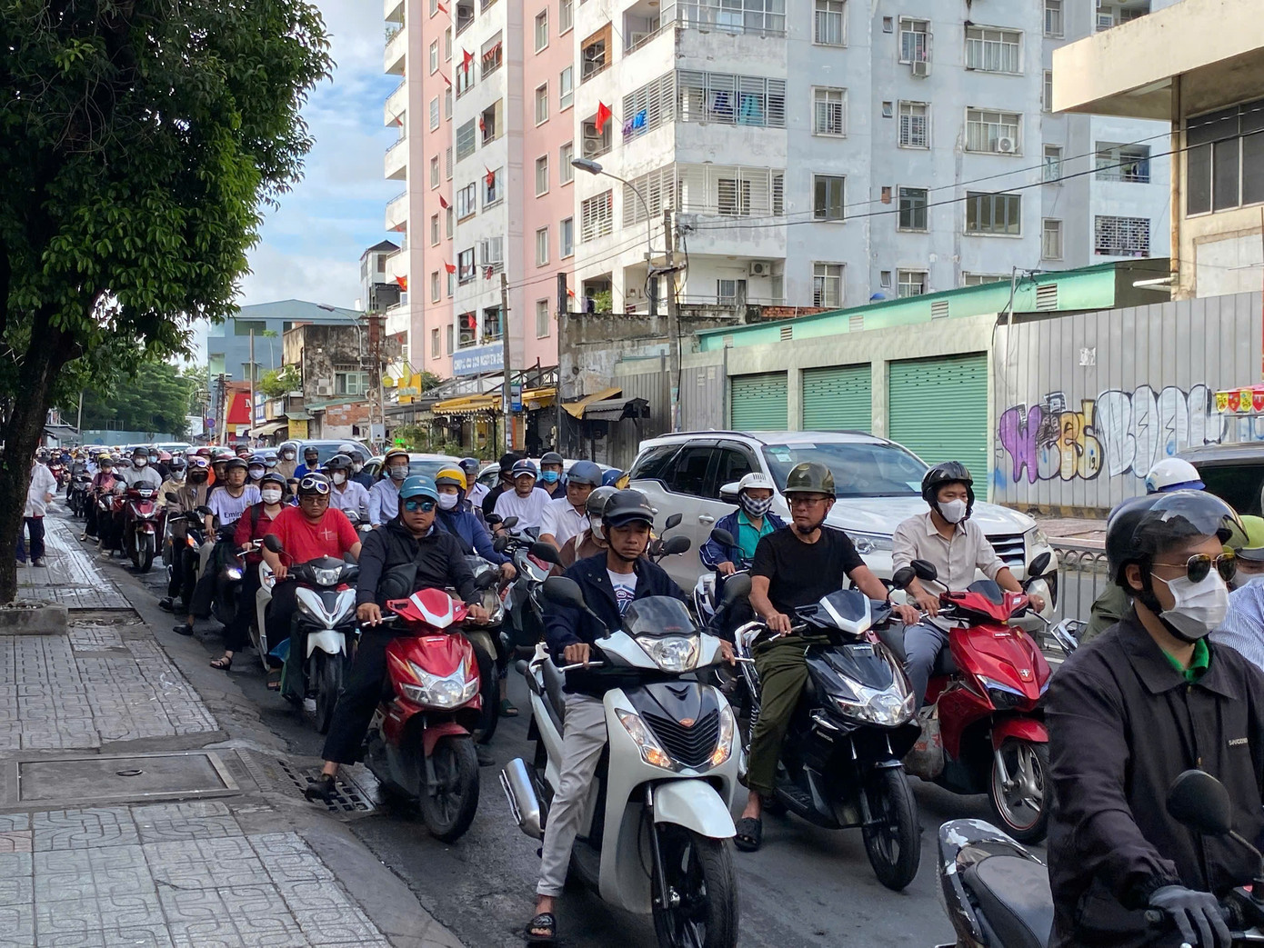 Các tuyến đường vào trung tâm TPHCM kẹt cứng trong ngày đầu đi làm sau lễ- Ảnh 3. Các tuyến đường vào trung tâm TPHCM kẹt cứng trong ngày đầu đi làm sau lễ- Ảnh 3.