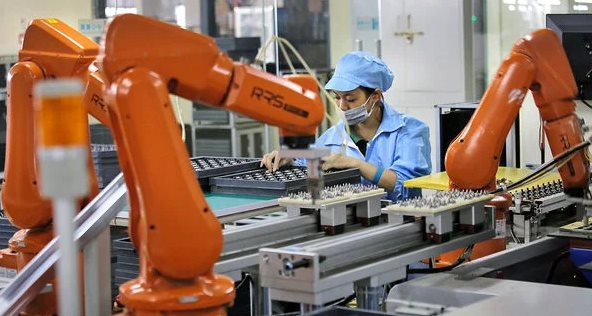 Trung Quốc vẫn là công xưởng giá rẻ thế giới nhờ 280.000 robot mỗi năm: Tầm nhìn tự động hóa chi phí thấp của nền kinh tế số 1 Châu Á- Ảnh 3. Trung Quốc vẫn là công xưởng giá rẻ thế giới nhờ 280.000 robot mỗi năm: Tầm nhìn tự động hóa chi phí thấp của nền kinh tế số 1 Châu Á- Ảnh 3.