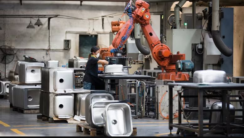 Trung Quốc vẫn là công xưởng giá rẻ thế giới nhờ 280.000 robot mỗi năm: Tầm nhìn tự động hóa chi phí thấp của nền kinh tế số 1 Châu Á- Ảnh 1. Trung Quốc vẫn là công xưởng giá rẻ thế giới nhờ 280.000 robot mỗi năm: Tầm nhìn tự động hóa chi phí thấp của nền kinh tế số 1 Châu Á- Ảnh 1.