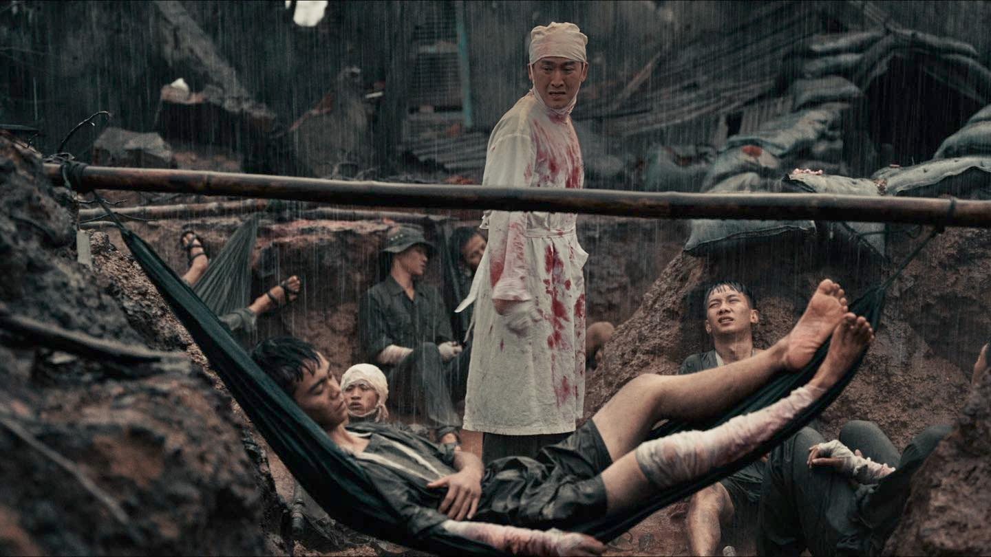 Tại sao cần phải so sánh Mưa Đỏ với phim của Trấn Thành - Lý Hải?- Ảnh 5.