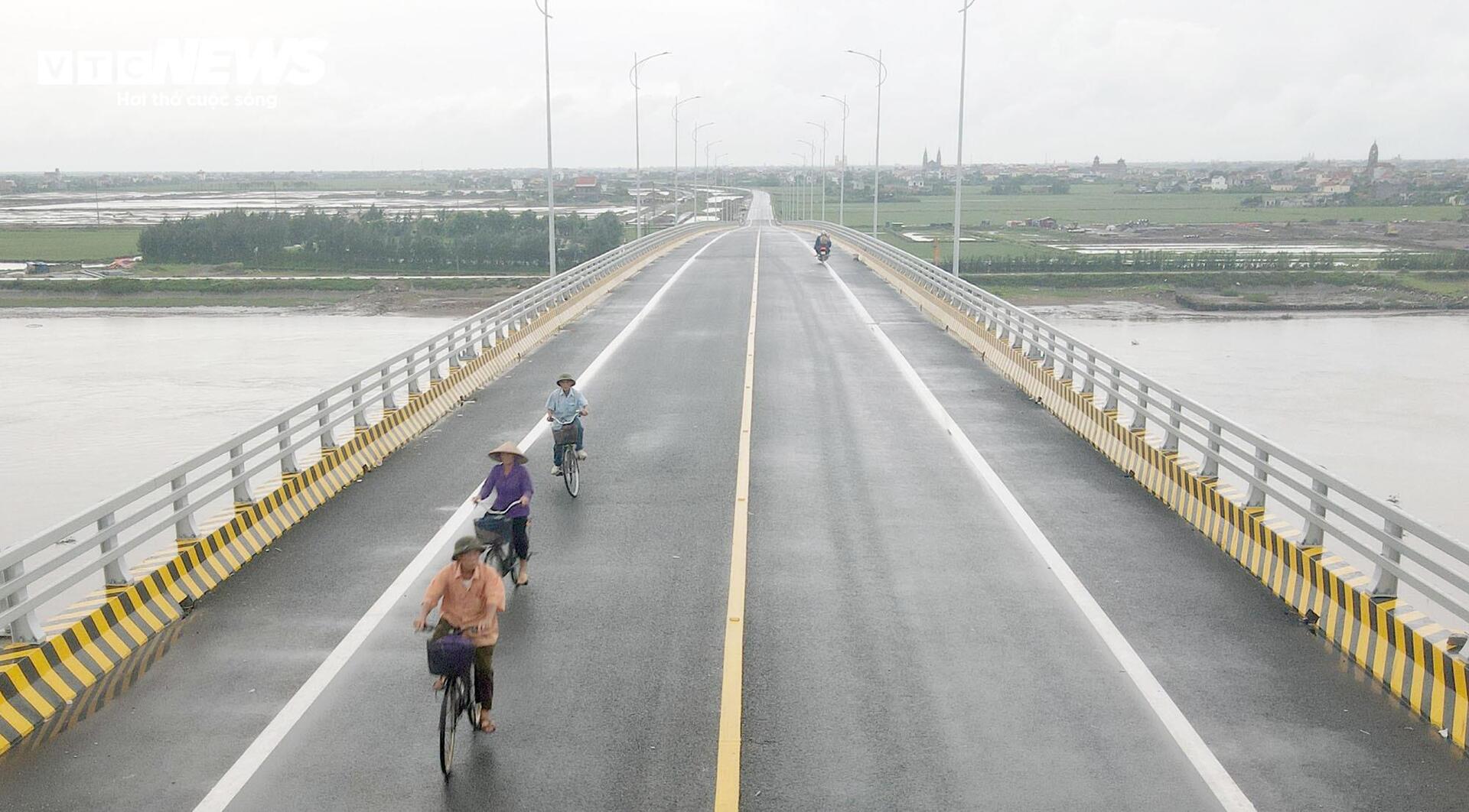 Chiêm ngưỡng cầu sông Hồng gần 1.000 tỷ đồng nối Hưng Yên với Ninh Bình- Ảnh 6.