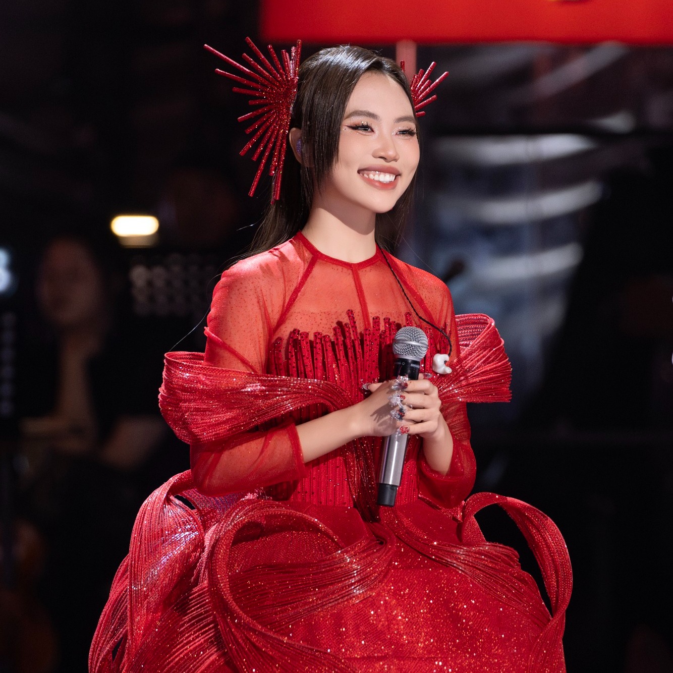 Nữ ca sĩ được diễn từ Đại lễ A50 đến A80: Đắt show bậc nhất thế hệ, cát-xê gây choáng làm CEO từ 20 tuổi- Ảnh 5.