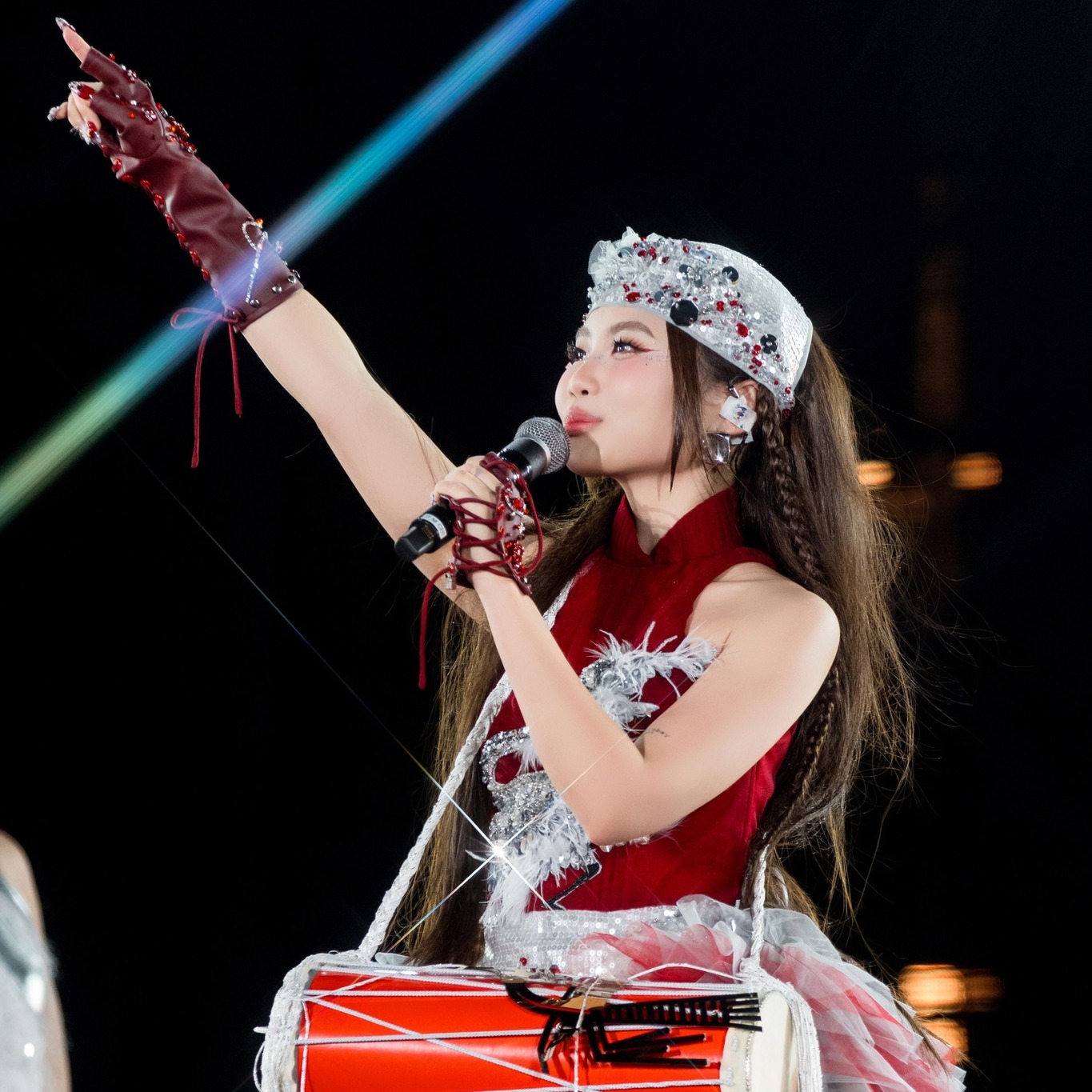 Nữ ca sĩ được diễn từ Đại lễ A50 đến A80: Đắt show bậc nhất thế hệ, cát-xê gây choáng làm CEO từ 20 tuổi- Ảnh 7.