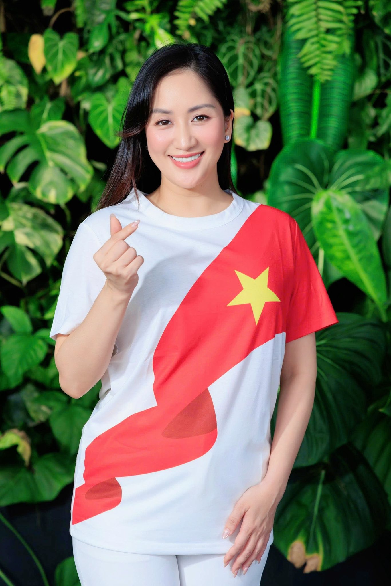 Gia đình Khánh Thi-Phan Hiển tung bộ ảnh yêu nước cực xịn, visual 3 Gia đình Khánh Thi-Phan Hiển tung bộ ảnh yêu nước cực xịn, visual 3