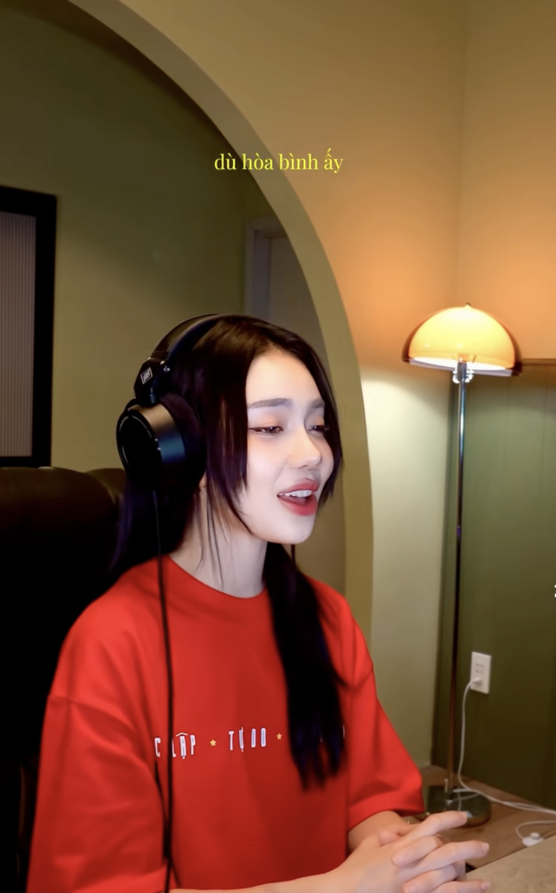 Bài hát quốc dân hot nhất 2/9 leo thẳng top thịnh hành toàn cầu, tạo trend “dậy sóng” cả showbiz- Ảnh 3. Bài hát quốc dân hot nhất 2/9 leo thẳng top thịnh hành toàn cầu, tạo trend “dậy sóng” cả showbiz- Ảnh 3.