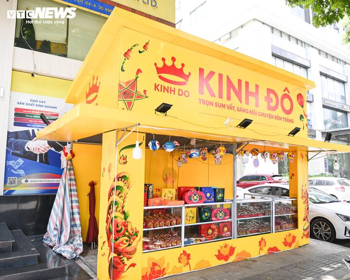 Đón rằm tháng Bảy, bánh trung thu lên kệ sớm- Ảnh 2. Đón rằm tháng Bảy, bánh trung thu lên kệ sớm- Ảnh 2.