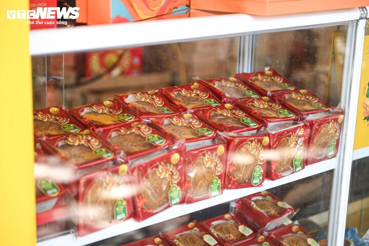 Đón rằm tháng Bảy, bánh trung thu lên kệ sớm- Ảnh 4. Đón rằm tháng Bảy, bánh trung thu lên kệ sớm- Ảnh 4.