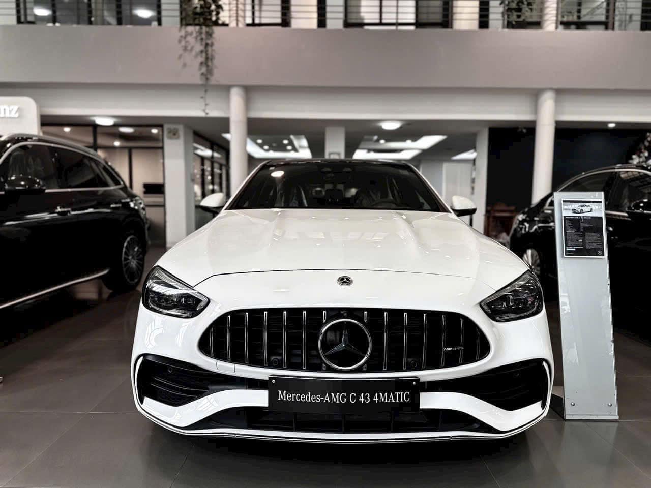 Mercedes-AMG C 43 giảm giá kỷ lục còn dưới 2 tỷ đồng tại đại lý: Máy khủng nhưng 'rẻ' ngang bản thường, gián tiếp làm khó Civic Type R- Ảnh 1. Mercedes-AMG C 43 giảm giá kỷ lục còn dưới 2 tỷ đồng tại đại lý: Máy khủng nhưng 'rẻ' ngang bản thường, gián tiếp làm khó Civic Type R- Ảnh 1.