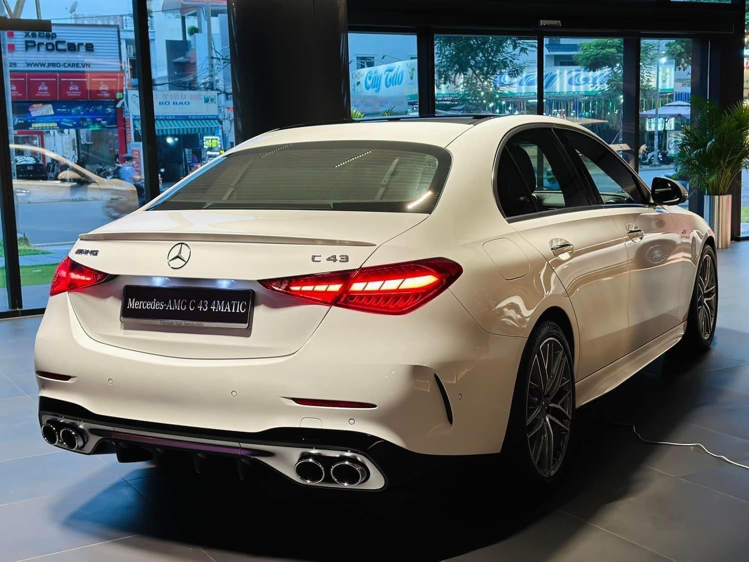 Mercedes-AMG C 43 giảm giá kỷ lục còn dưới 2 tỷ đồng tại đại lý: Máy khủng nhưng 'rẻ' ngang bản thường, gián tiếp làm khó Civic Type R- Ảnh 5. Mercedes-AMG C 43 giảm giá kỷ lục còn dưới 2 tỷ đồng tại đại lý: Máy khủng nhưng 'rẻ' ngang bản thường, gián tiếp làm khó Civic Type R- Ảnh 5.