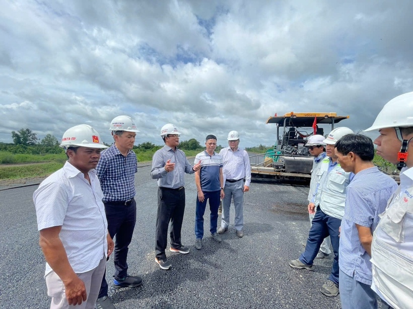Xuyên lễ, xuyên đêm thi công cao tốc Cần Thơ - Cà Mau- Ảnh 4. Xuyên lễ, xuyên đêm thi công cao tốc Cần Thơ - Cà Mau- Ảnh 4.