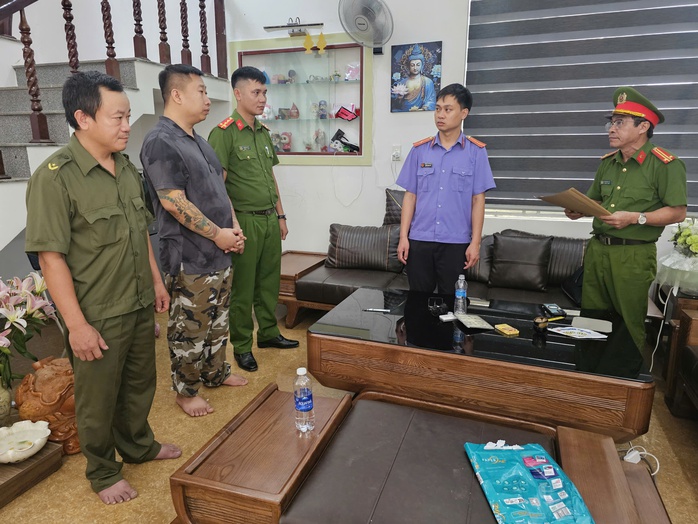 Bắt giữ nhóm cho vay với lãi suất "cắt cổ" 644%/năm, thu lợi bất chính hơn 10 tỉ đồng- Ảnh 1. Bắt giữ nhóm cho vay với lãi suất "cắt cổ" 644%/năm, thu lợi bất chính hơn 10 tỉ đồng- Ảnh 1.