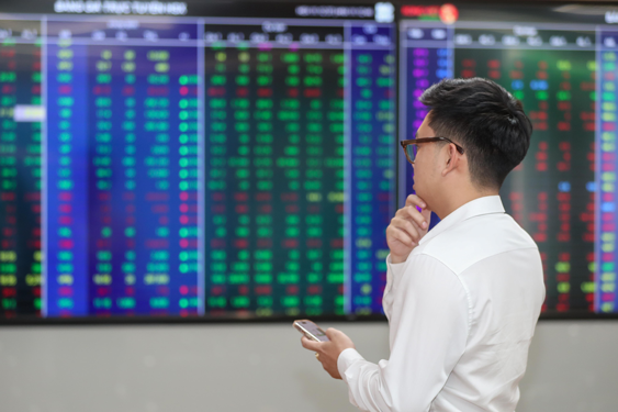 Chứng khoán bứt phá: Người vui vẻ, kẻ thở dài- Ảnh 1. Chứng khoán bứt phá: Người vui vẻ, kẻ thở dài- Ảnh 1.