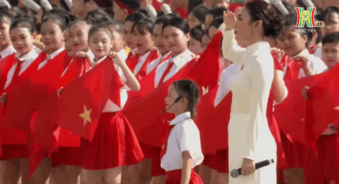 Đây rồi màn đồng diễn được mong chờ nhất Đại lễ 2/9: Dàn nghệ sĩ hát liên khúc Khí Phách Việt Nam, Mỹ Tâm làm rung động triệu trái tim!- Ảnh 4.